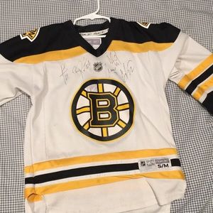 Signed bruins jersey.